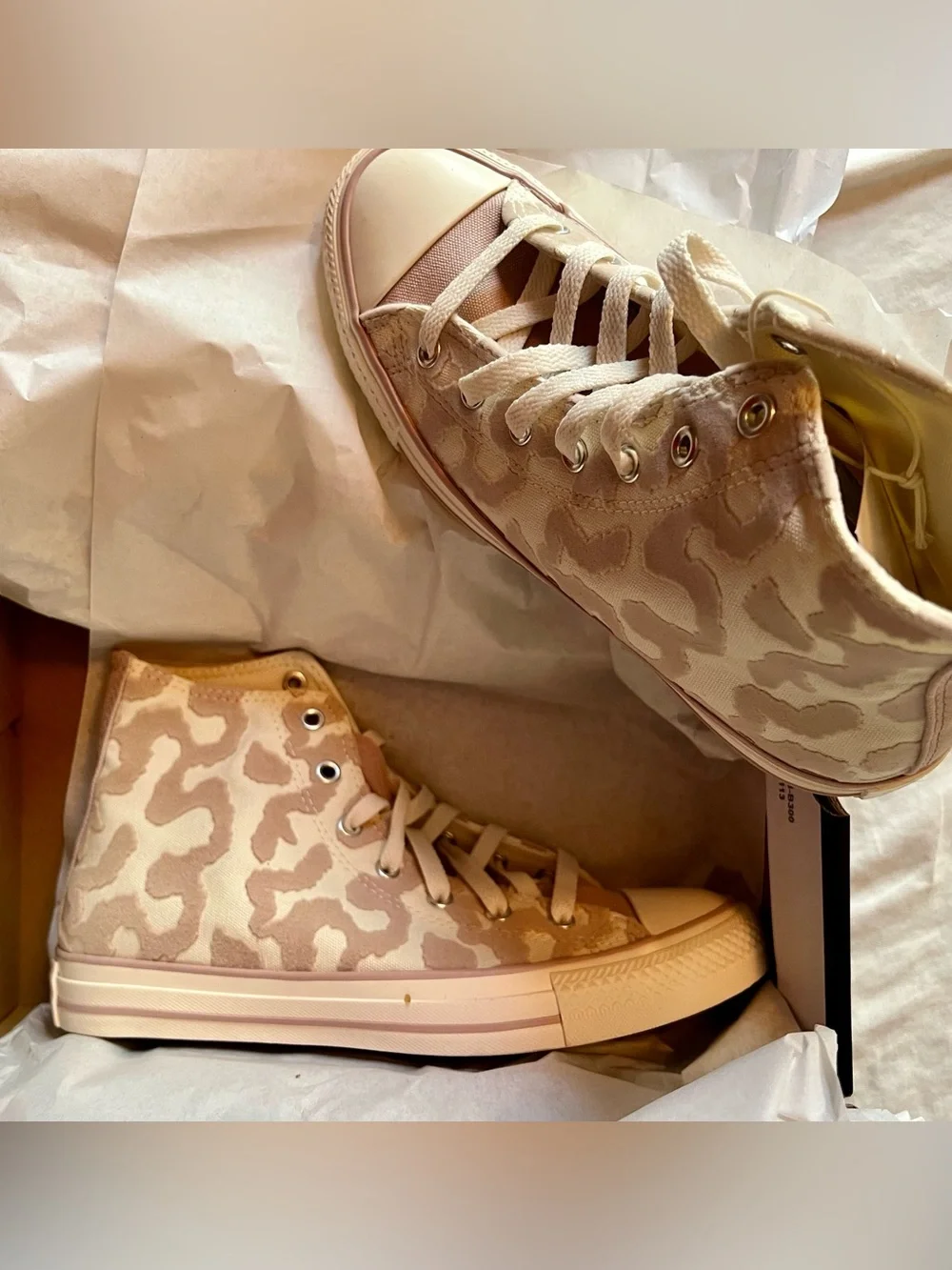 Converse High-Top Sneakers-Egret/Flush Stone Pink/Beige Camo Size 6 Kids NIB